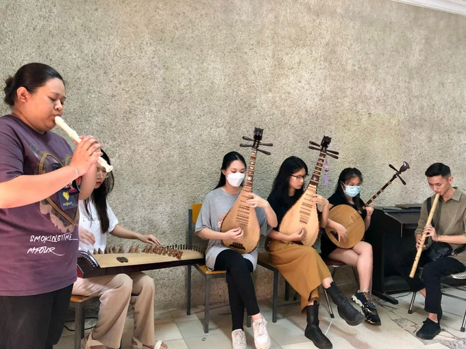 Giờ học sáo Record của sinh viên khoa Sư phạm Âm nhạc, Trường NUAE. Ảnh: NGỌC HÀ 4a-5631.jpg