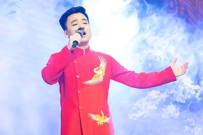 Quán quân Giọng hát hay sinh viên mở rộng gây xúc động với dòng nhạc dân gian ảnh 2