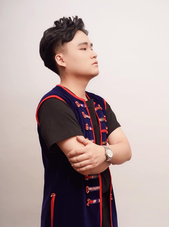 Quán quân Giọng hát hay sinh viên mở rộng gây xúc động với dòng nhạc dân gian ảnh 7