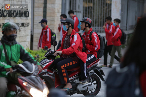 Sinh viên nô nức trở lại trường sau kỳ nghỉ Tết dài nhất lịch sử: Được đi học rồi vui quá, ở nhà chán lắm! - Ảnh 8.