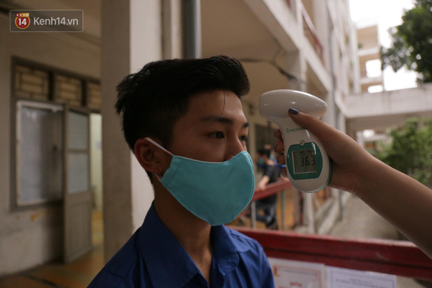 Sinh viên nô nức trở lại trường sau kỳ nghỉ Tết dài nhất lịch sử: Được đi học rồi vui quá, ở nhà chán lắm! - Ảnh 10.