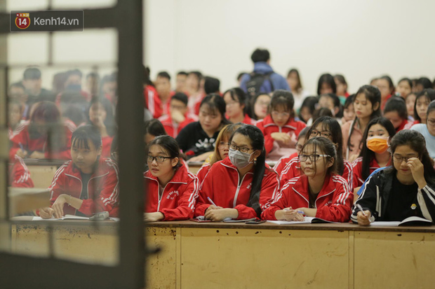 Sinh viên nô nức trở lại trường sau kỳ nghỉ Tết dài nhất lịch sử: Được đi học rồi vui quá, ở nhà chán lắm! - Ảnh 11.