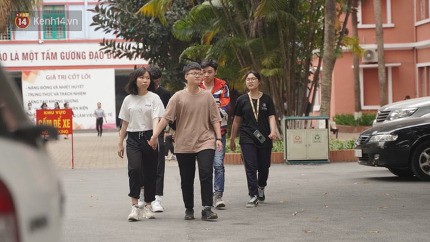 Sinh viên nô nức trở lại trường sau kỳ nghỉ Tết dài nhất lịch sử: Được đi học rồi vui quá, ở nhà chán lắm! - Ảnh 20.