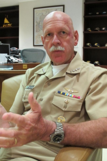 Đô đốc Scott Swift, Tư lệnh hạm đội Thái Bình Dương của hải quân Mỹ, hôm qua trả lời phỏng vấn ở Hawaii. Ảnh: AP