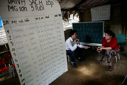 qua suối, túi nilon, cô giáo, miền núi, Tòng Thị Minh