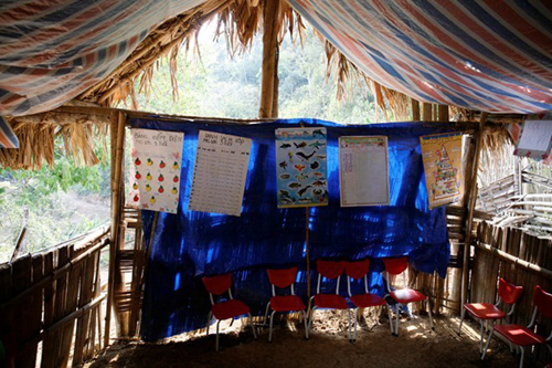 qua suối, túi nilon, cô giáo, miền núi, Tòng Thị Minh