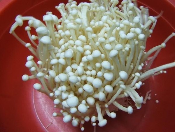 siêu-thị, thực-phẩm-bẩn, Big C, nấm, rau, thịt-lợn, gà-thải-loại, bê-bối, hóa-chất,