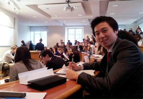 ham dự chương trình Họp mô hình Liên Hợp Quốc (Model United Nations) ở Stockholm vào năm 2012 ạ