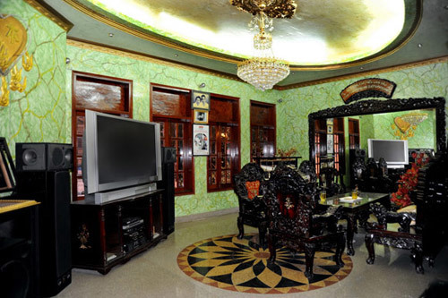 sao Việt, khoe của, chênh lệch giàu nghèo, xế hộp, gia cảnh sao Việt, khoe của, chênh lệch giàu nghèo, xế hộp, gia cảnh