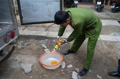 bánh-phở, chất-tẩy-trắng, gia-vị-Trung-Quốc, độc-hại, nhiễm-phóc-môn, phở-bò, phở-lợn-sề, Chi-cục-Vệ-sinh, chất-cấm, chất-màu-huỳnh-quang, tinopal, axít-oxalic, dư-luận, thịt-ôi-thiu