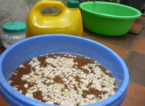 bánh-phở, chất-tẩy-trắng, gia-vị-Trung-Quốc, độc-hại, nhiễm-phóc-môn, phở-bò, phở-lợn-sề, Chi-cục-Vệ-sinh, chất-cấm, chất-màu-huỳnh-quang, tinopal, axít-oxalic, dư-luận, thịt-ôi-thiu