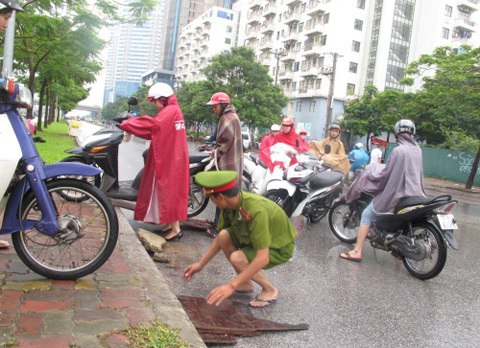 Hà Nội, ngập lụt, hài hước, dịch vụ, đường phố, thành sông