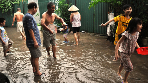 Hà Nội, ngập lụt, hài hước, dịch vụ, đường phố, thành sông