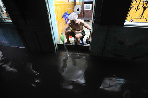 Hà Nội, ngập lụt, hài hước, dịch vụ, đường phố, thành sông