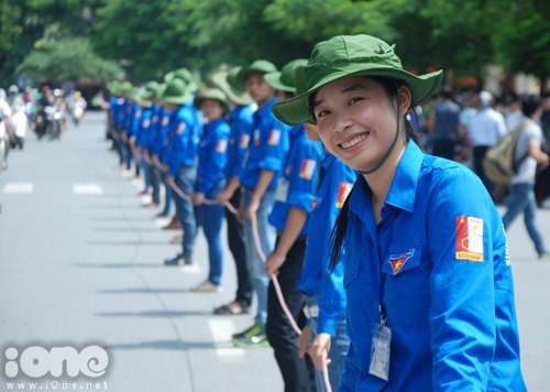 tinh-nguyen-tiep-suc-mua-thi-3-137344550