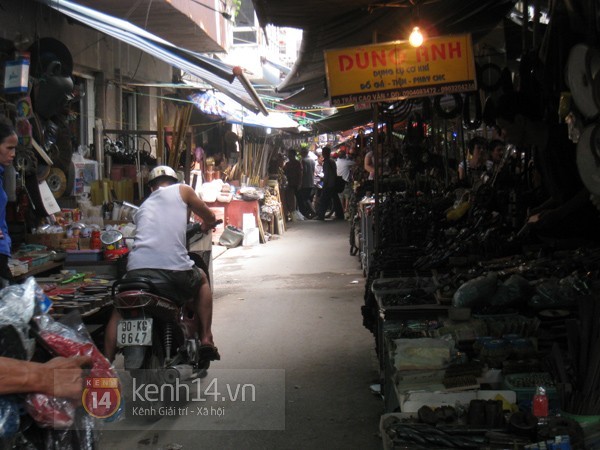 chợ lạ  hà nội  hàng giả  hàng nhái  hàng chế  hàng hiệu  hàng cấm  văn hóa  Trời Hà Nội  Chợ Trời