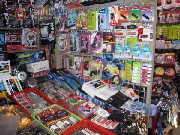 chợ lạ  hà nội  hàng giả  hàng nhái  hàng chế  hàng hiệu  hàng cấm  văn hóa  Trời Hà Nội  Chợ Trời