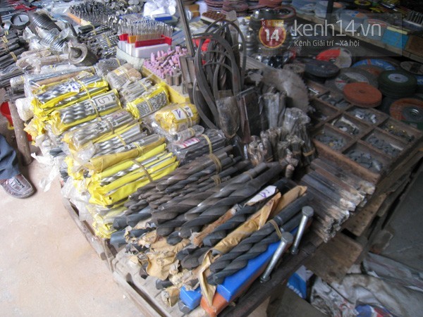 chợ lạ  hà nội  hàng giả  hàng nhái  hàng chế  hàng hiệu  hàng cấm  văn hóa  Trời Hà Nội  Chợ Trời