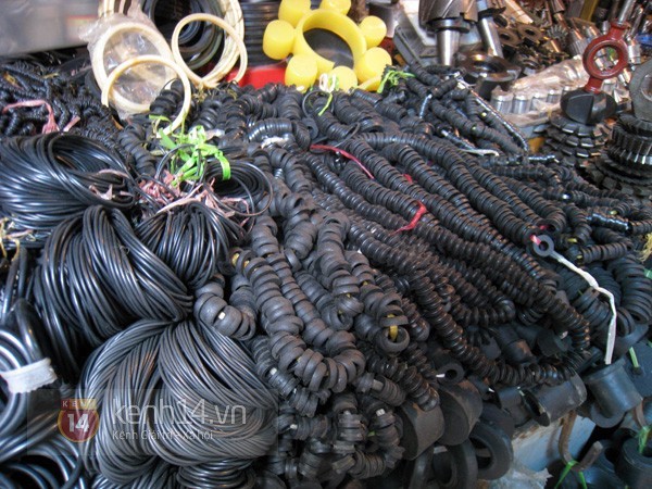 chợ lạ  hà nội  hàng giả  hàng nhái  hàng chế  hàng hiệu  hàng cấm  văn hóa  Trời Hà Nội  Chợ Trời