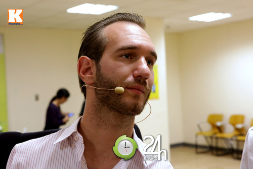 Nick, thuyết trình