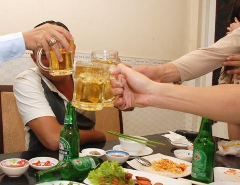 chánh văn phòng; công chức nhậu